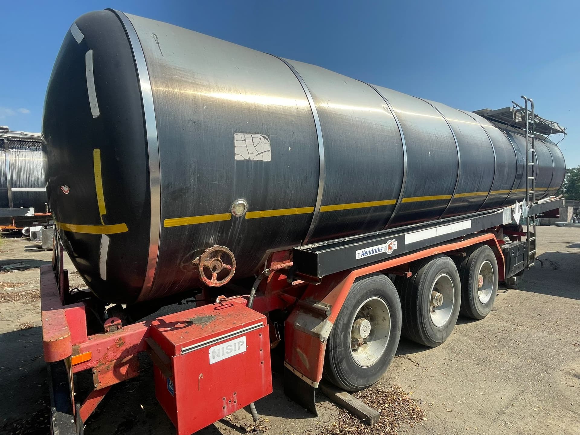 HENDRICK BITUMEN SEMI-TRAILER