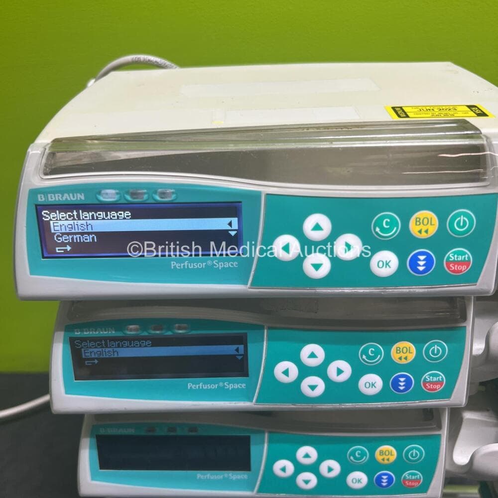5 x B.Braun Perfusor Space Syringe Pumps Including 3 x NiMH Batteries (Powers up - Damaged Casing And Missing Parts) **RI** - image 2