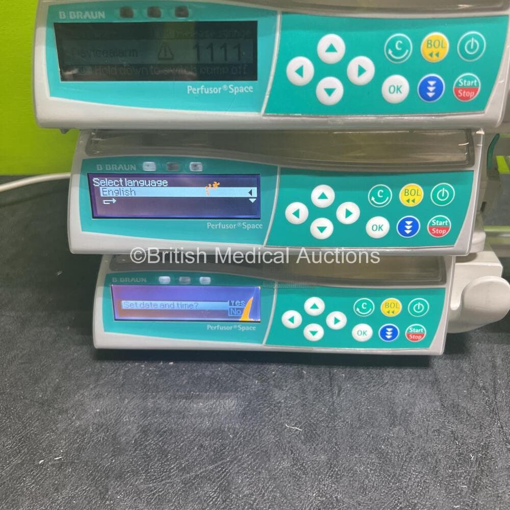 5 x B.Braun Perfusor Space Syringe Pumps Including 3 x NiMH Batteries (Powers up - Damaged Casing And Missing Parts) **RI** - image 3