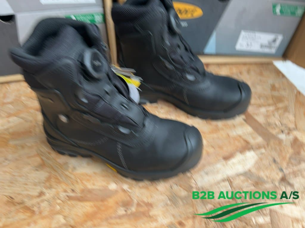 Pallet with shoes and boots - image 4