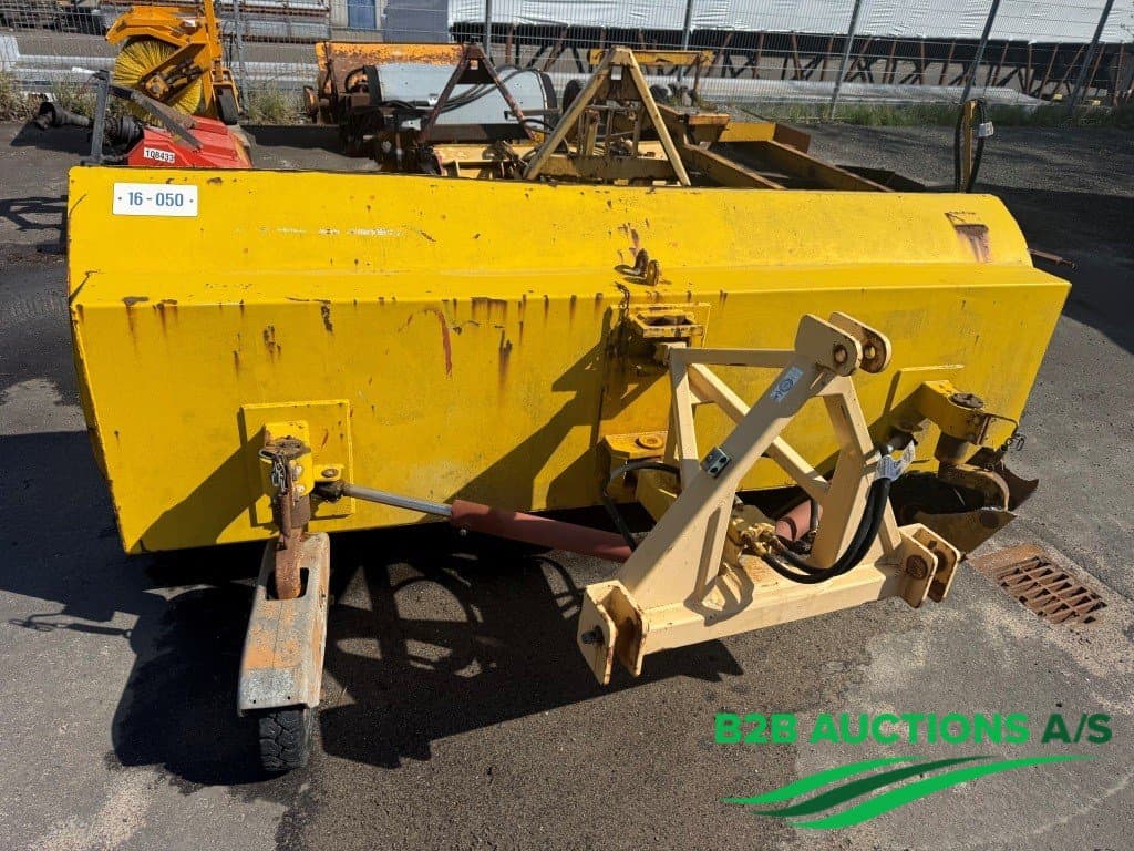 LAIGAARD hydraulic truck plough with A-frame