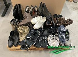 2 pallets with various shoes