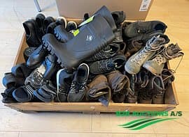2 pallets with various shoes