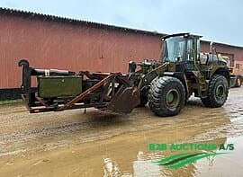 Liebherr L544, with 4 in a shovel - game
