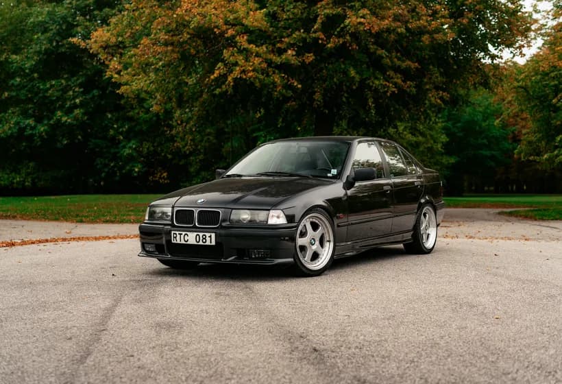 1992 BMW 320i Sedan