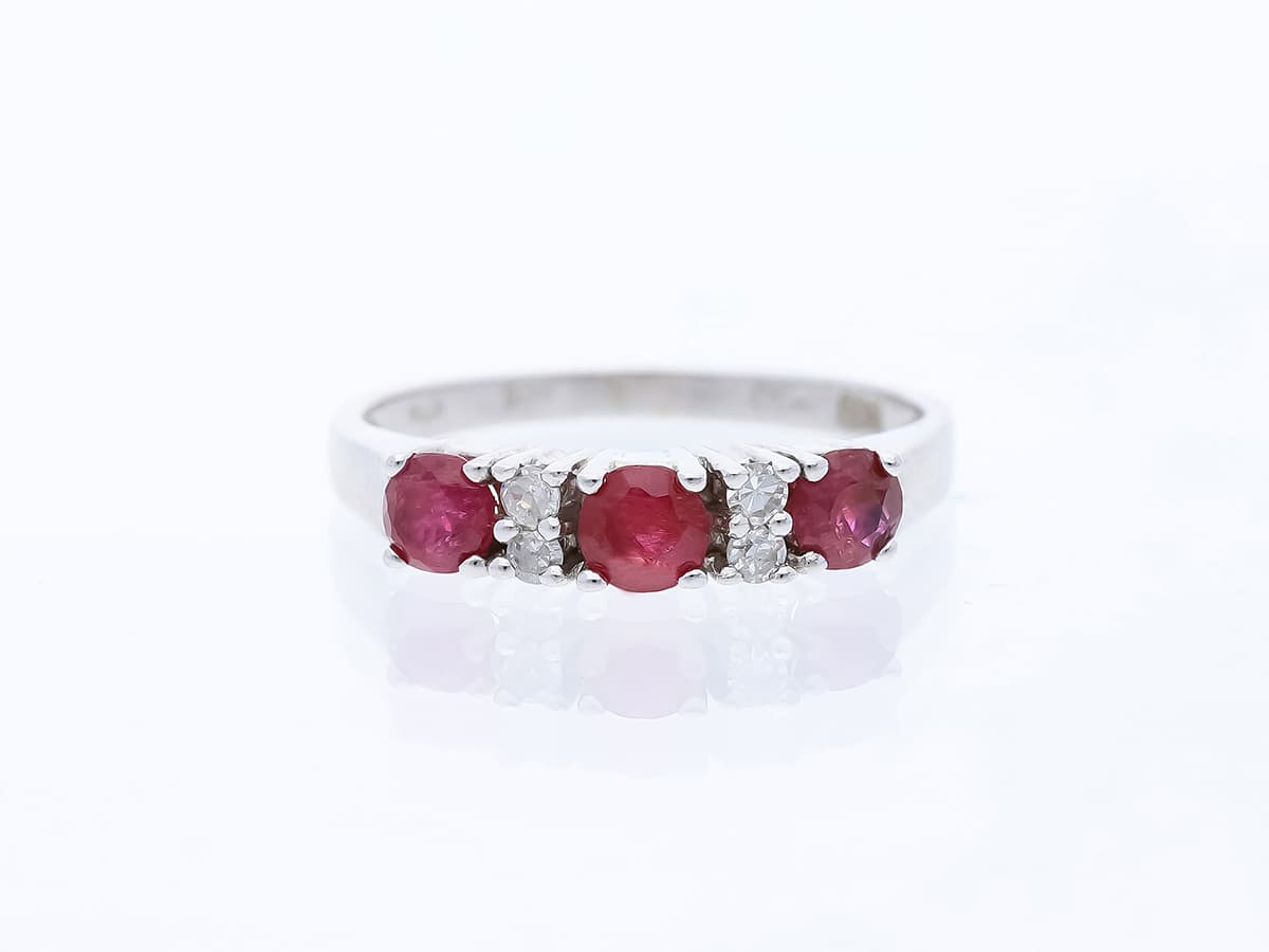 Ring+0,70+ct.+Rubine,+Diamanten+585+Weißgold+14+Karat