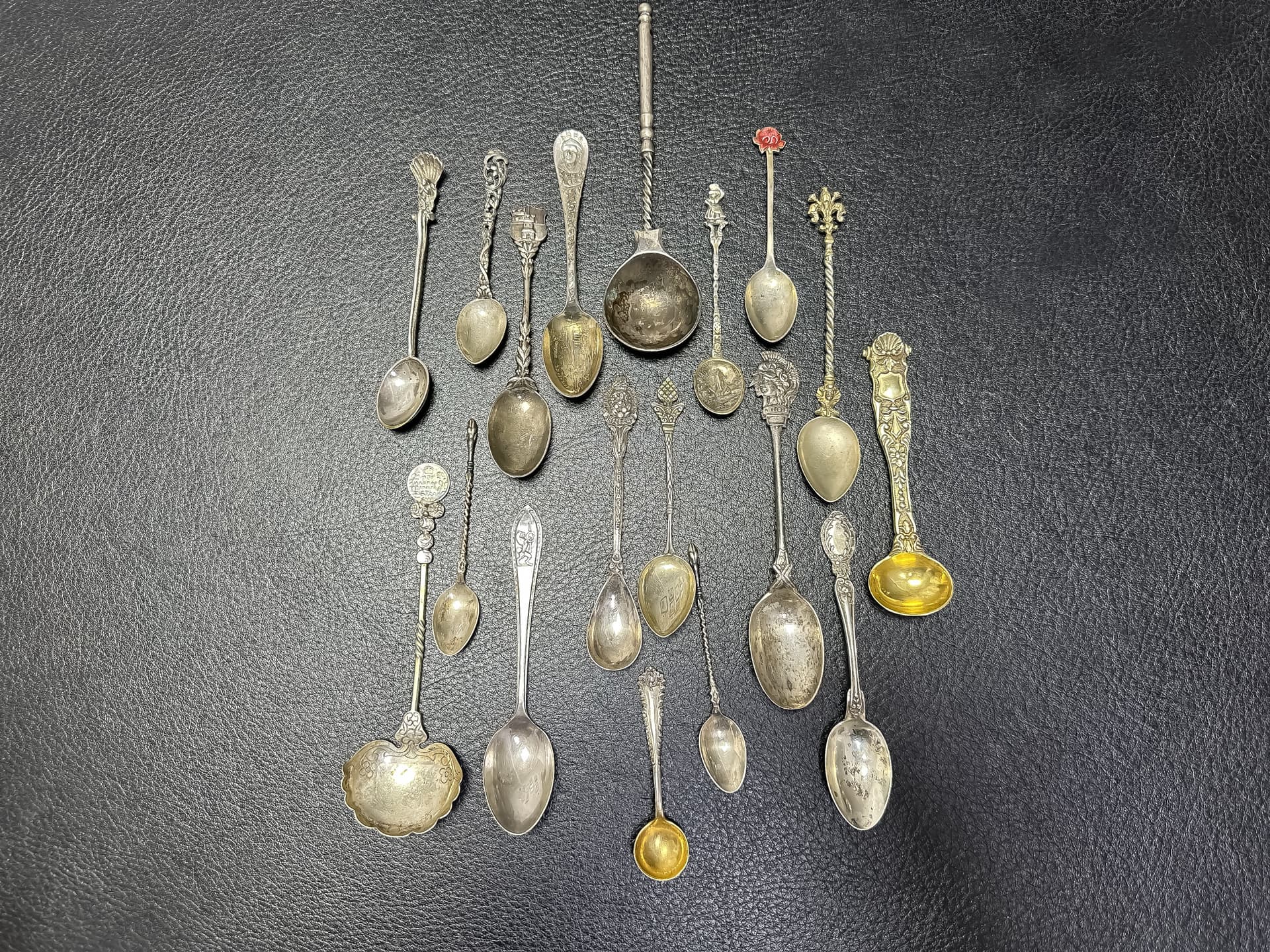 großes+Konvolut+von+insgesamt+18+kleinen+antiken+Löffel+aus+Silber