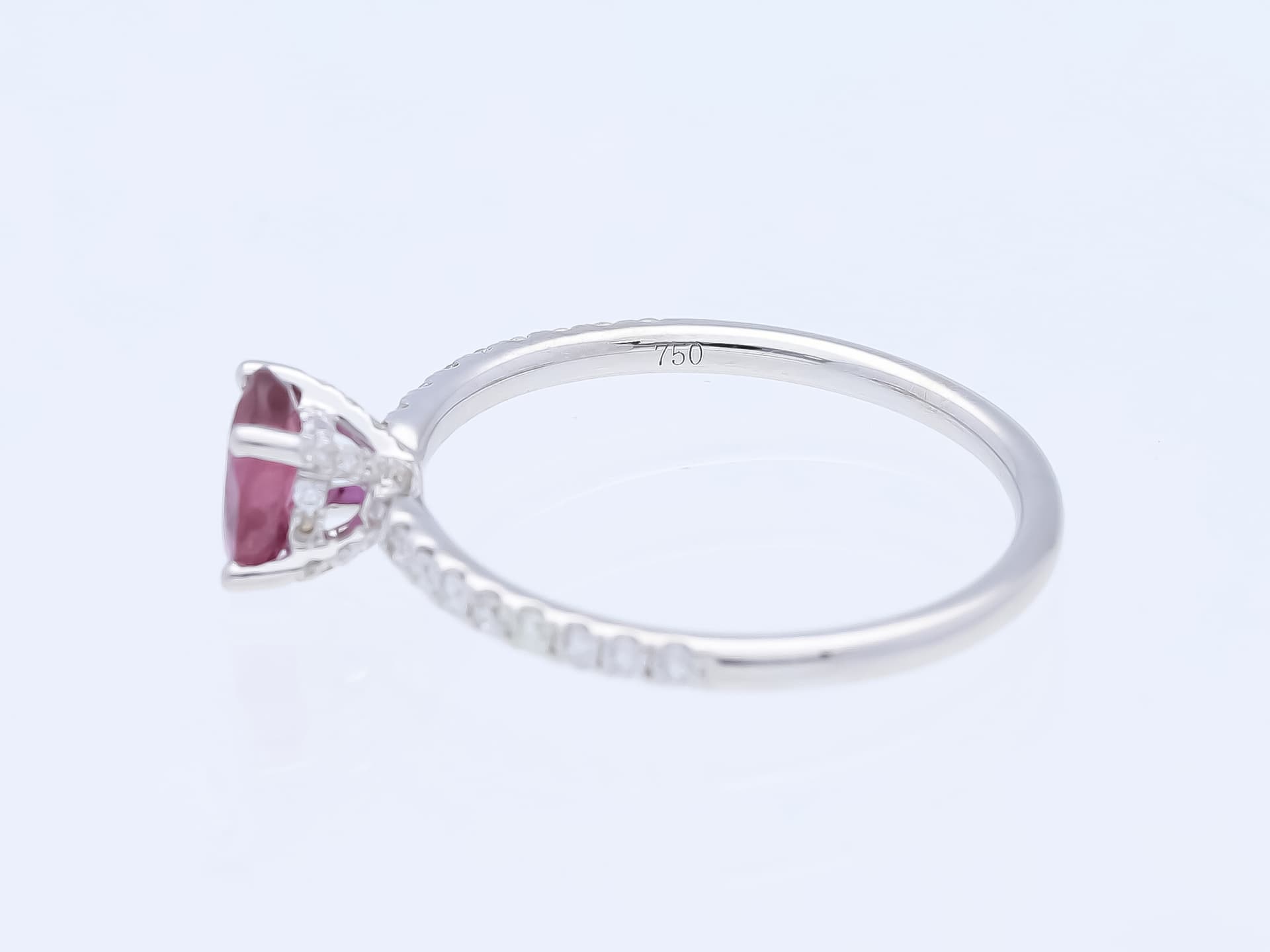 Ring+0,97+ct.+Rubin,+Diamanten+750+Weißgold+18+Karat+IGI+Zertifikat - image 3