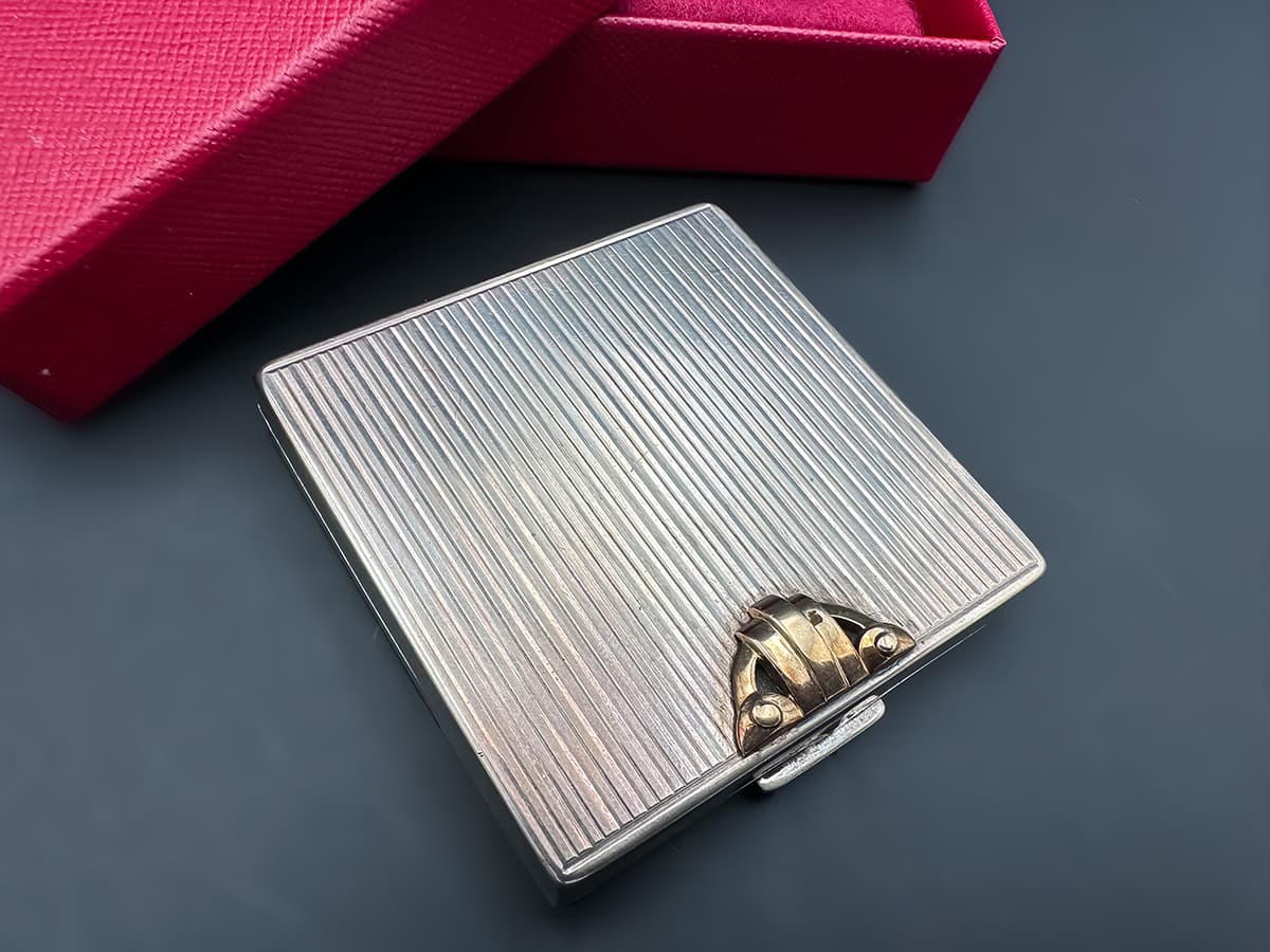 Cartier+Taschenspiegel-Puderdose+in+Sterling+Silber+und+14kt+Gold,+83g,+mit+Beutel+&+Box