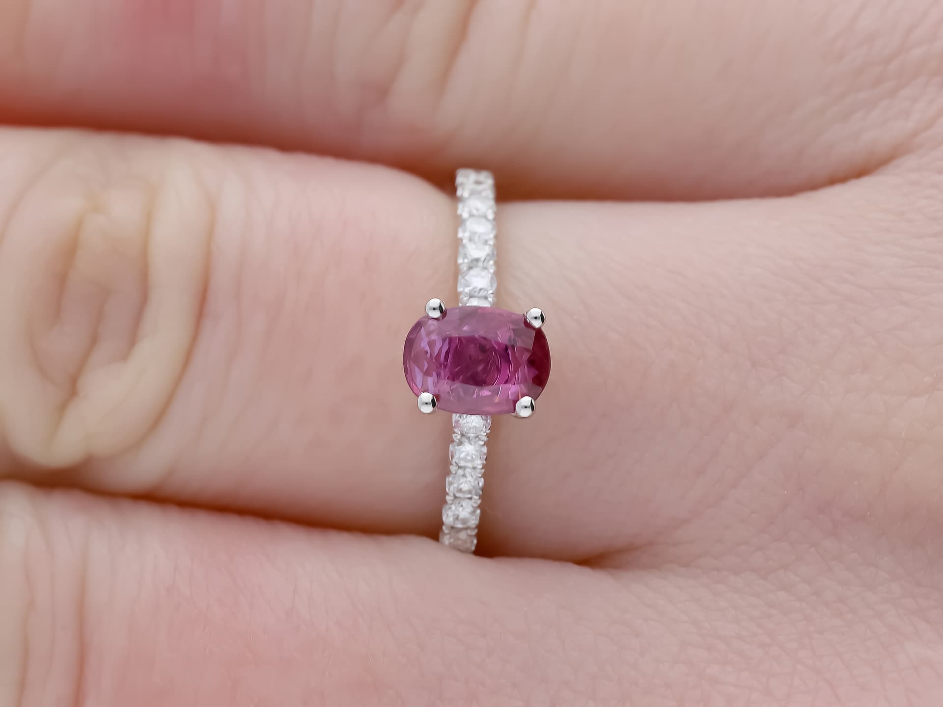 Ring+1,01+ct.+Rubin,+Diamanten+750+Gold+/+18+Karat+IGI+Zertifikat - image 4