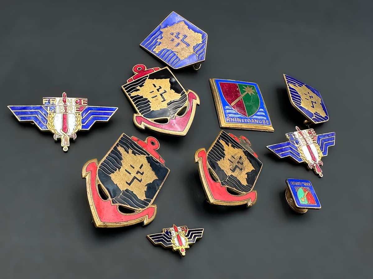10+Militär+Abzeichen+Befreiung+Frankreich,+von+Cartier,+signiert - image 2