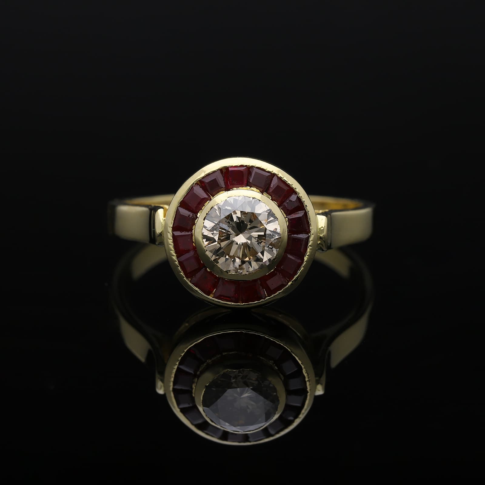 Ring+0,90+ct.+Diamant,+Rubin+750+Gelbgold+18+kt.