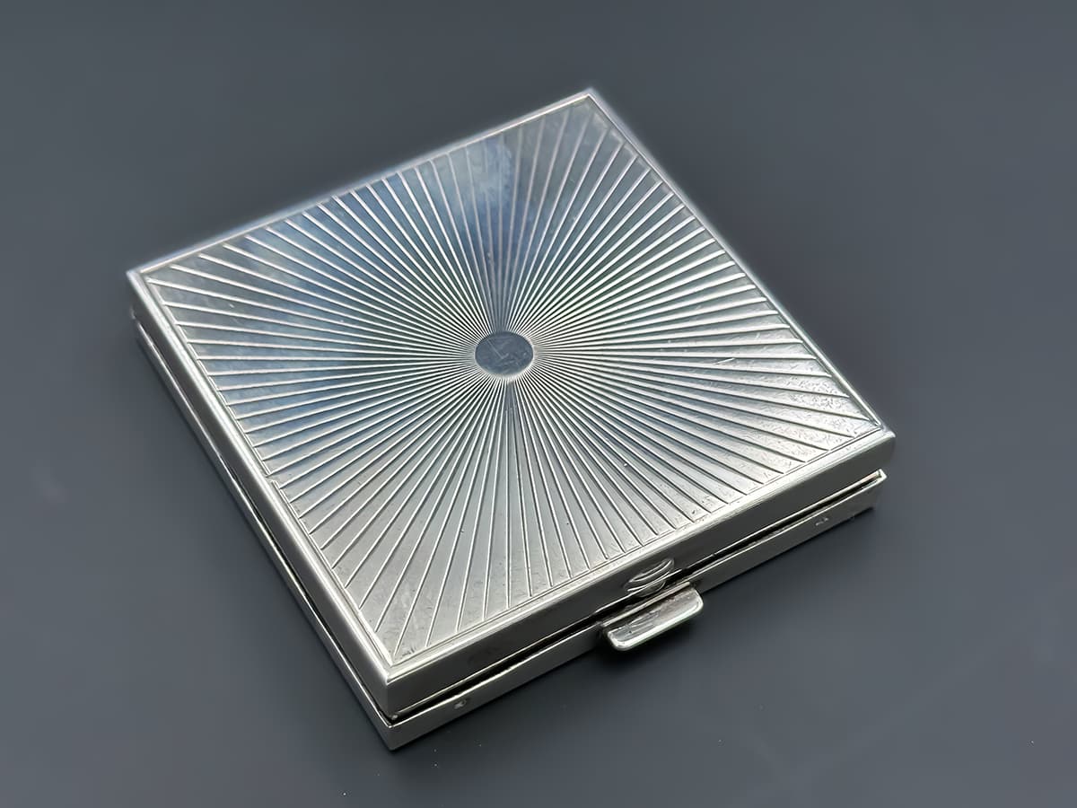 Antike+Cartier-Puderdose+in+Sterling-Silber,+102+Gramm - image 2