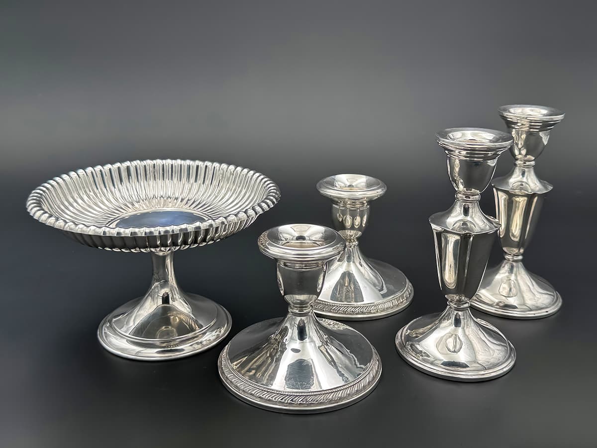 5-tlg.+Konvolut+in+Sterling+Silber,+4+Kerzenhalter+und+1+Fuss+Schale,+ca.+1.700+gr. - image 3