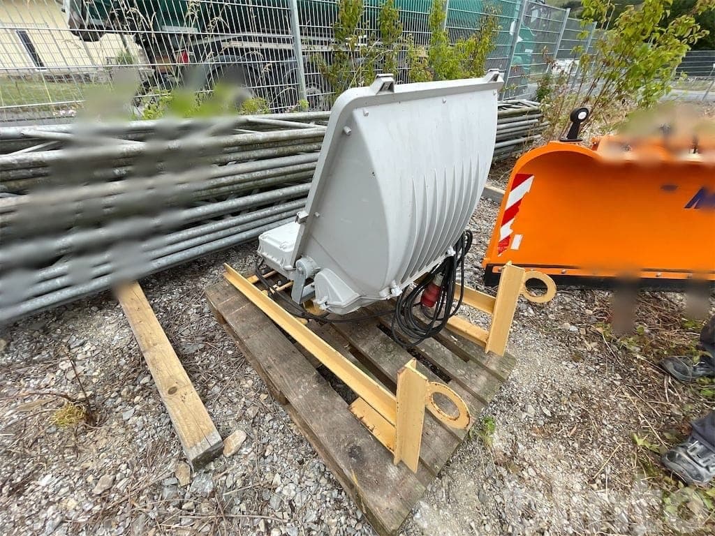 Crane Lamp with Mount - image 4
