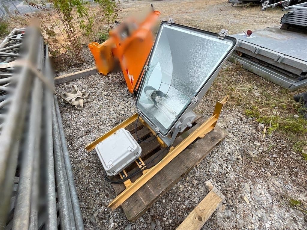 Crane Lamp with Mount - image 2