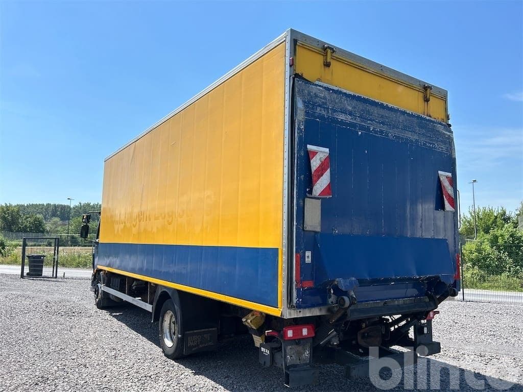 Truck Volvo FL 240 Cooling case Carrier with loading platform - image 4