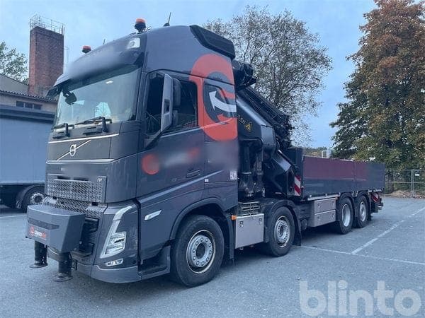 Volvo FH 540 8x2/6 Platform truck with Palfinger loading crane behind cab (2023)
