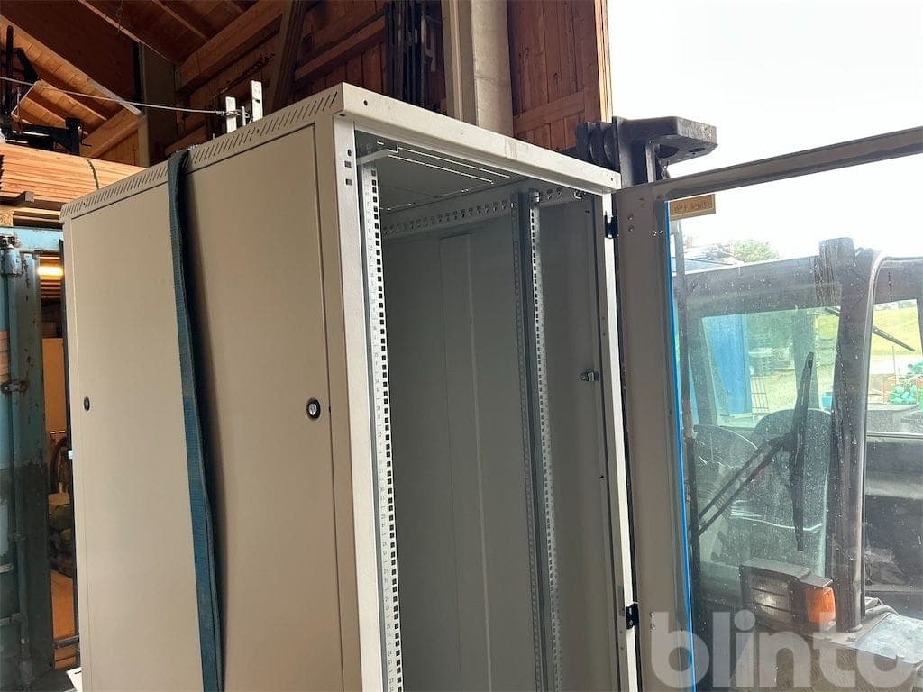 Server cabinet empty (year of construction not known) - image 2