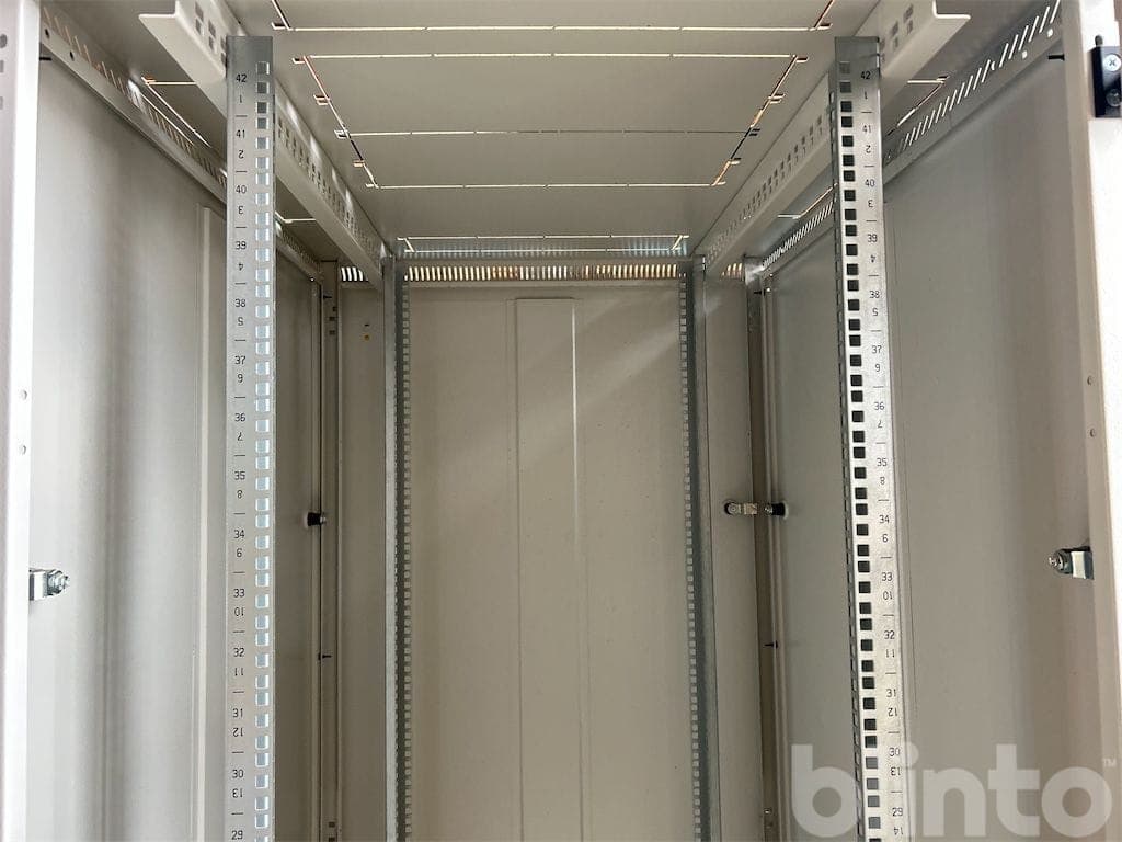Server cabinet empty (year of construction not known) - image 4