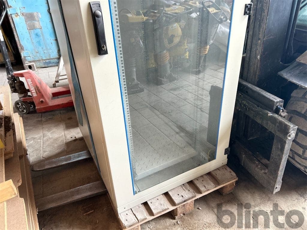 Server cabinet empty (year of construction not known) - image 5