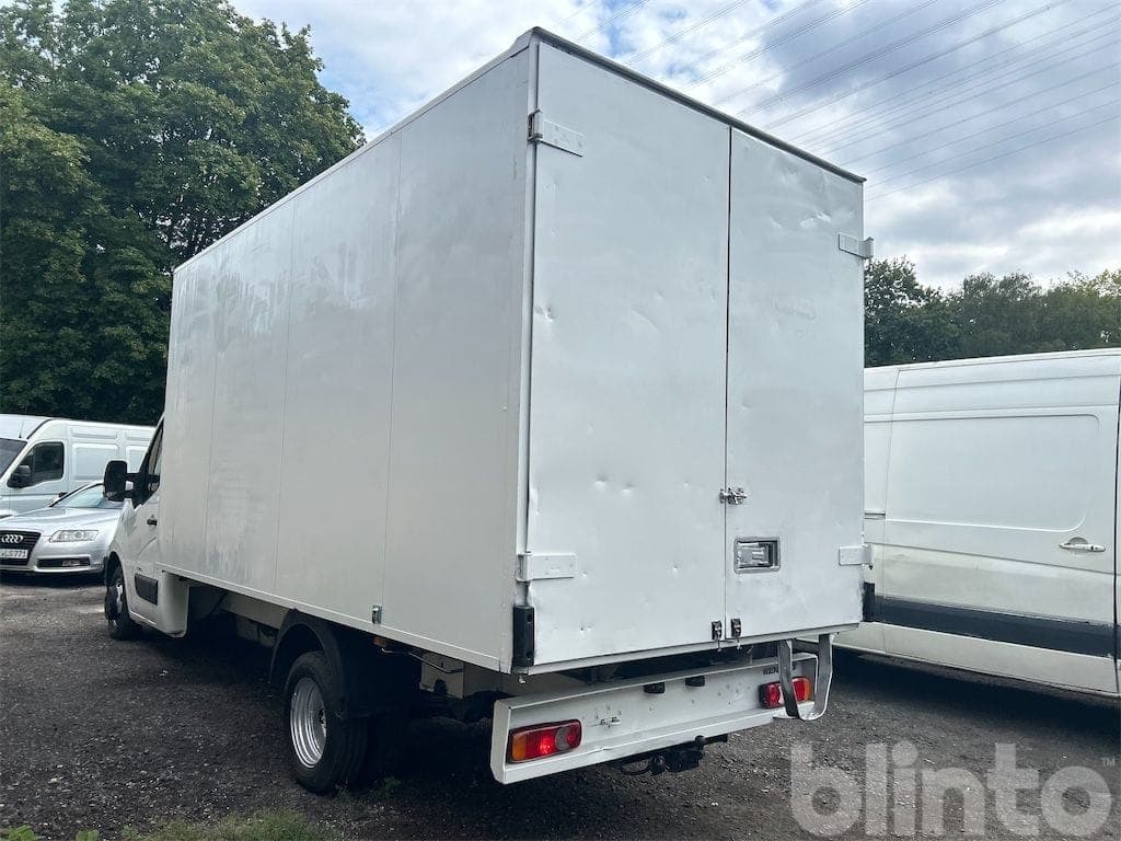 Truck with case body Renault Master R3500 (2011) - image 4