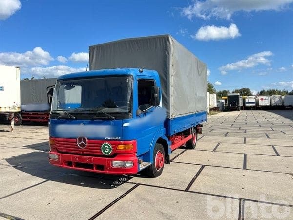 Lkw mit Plane und Spriegel                        Mercedes-Benz Atego 815 (1998)