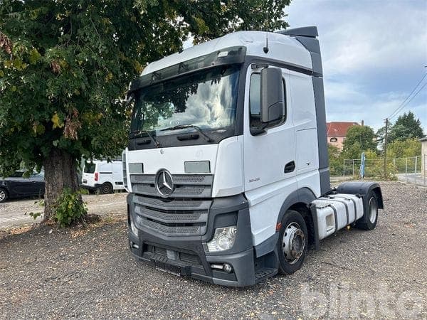 Mercedes-Benz Actros 1845 Semi-truck (2015)