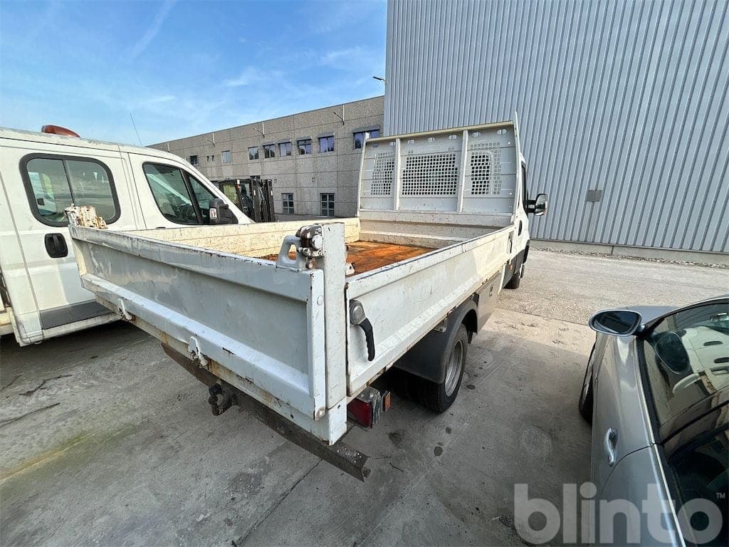 Doppelkabinen-Kipper IVECO Daily Ersatzteilträger / nicht fahrbereit - image 3