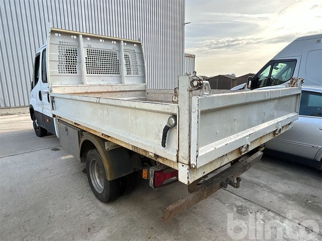 Doppelkabinen-Kipper IVECO Daily Ersatzteilträger / nicht fahrbereit - image 4