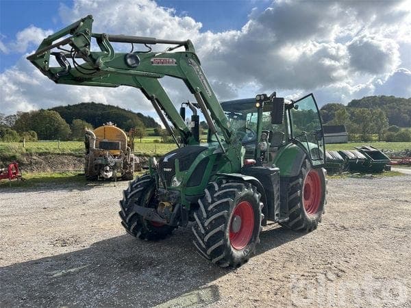 Fendt 716 Vario Tractor with Stoll 60.1 FZ Front Loader