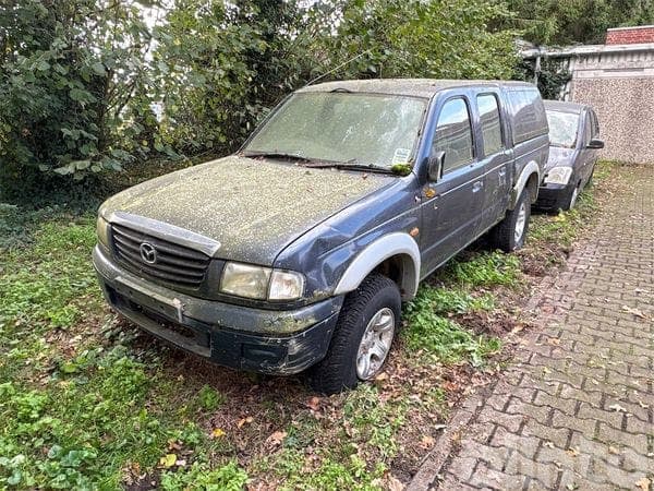 Mazda B2500 Pickup 4x4 with Hardtop - Parts Vehicle
