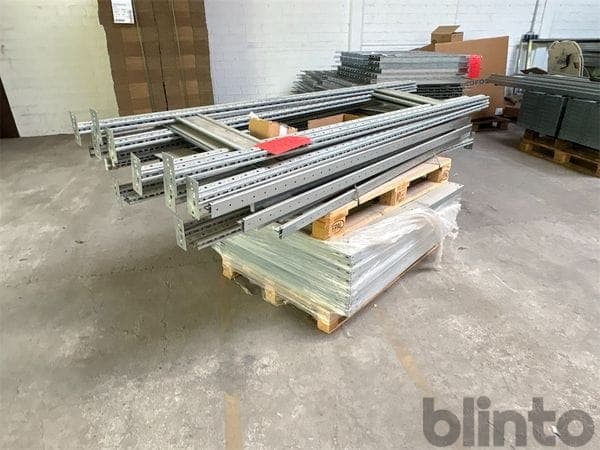 Storage rack (14 uprights, 16 shelves, approx. 13 m total length)