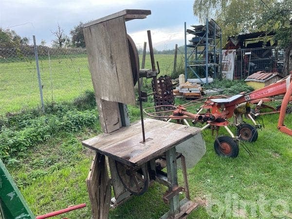 Band saw vertical sawmill