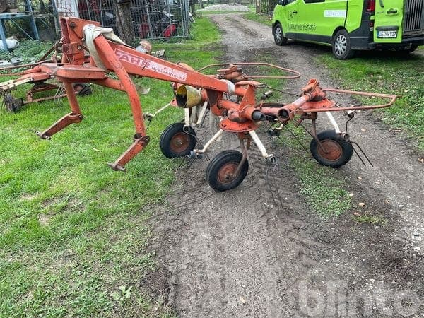 Driving KH 4 SDN circular hay turner