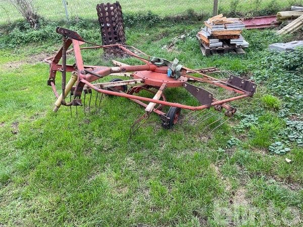 Driving KS 80 D single-circuit swather