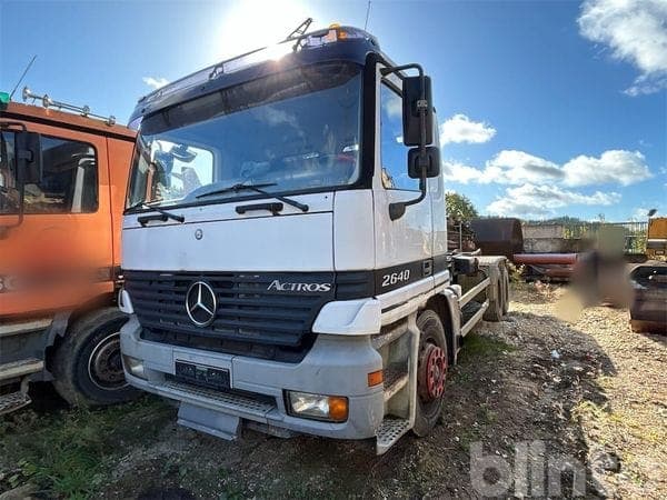 Truck with retractor Mercedes-Benz 950.14 (2000)