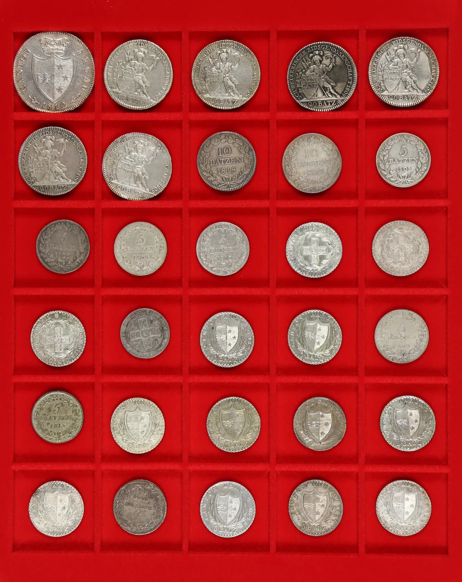 SCHWEIZ, AARGAU, Sammlung von 69 Münzen. Enthalten sind u.a. 4 Franken (Neutaler) 1812, 20 Batzen 1809 (6x), zahlreiche 10, 5, 1 und - image 2