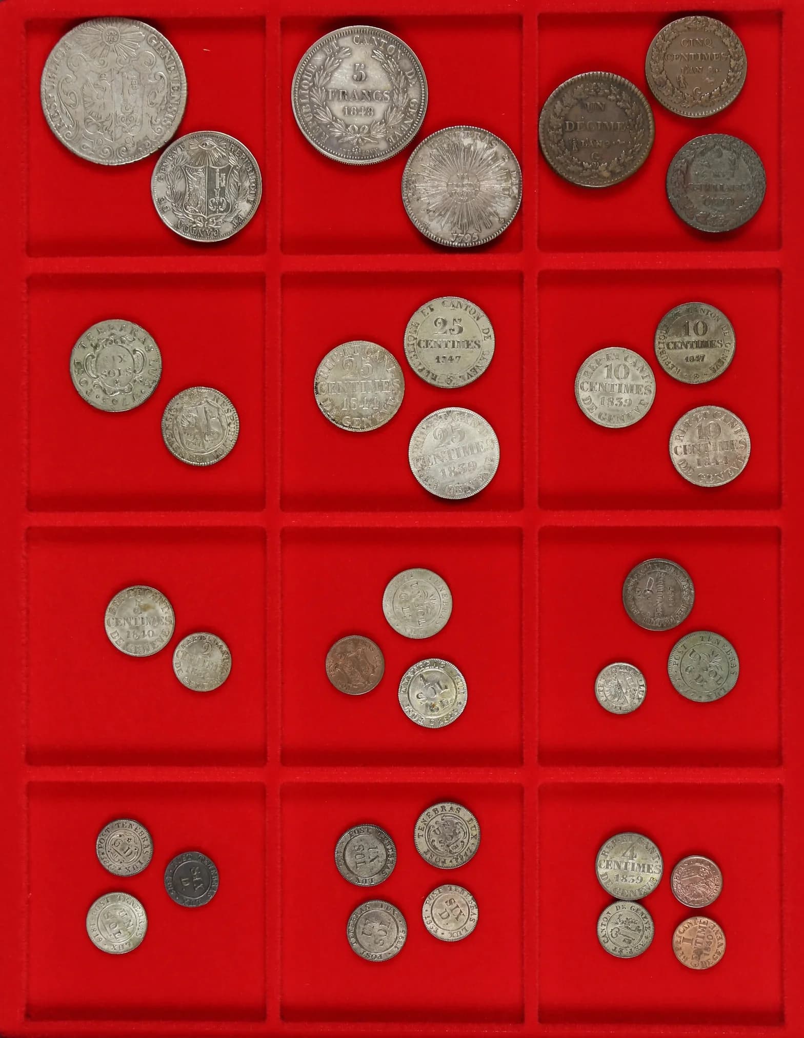 SCHWEIZ, GENF, Sammlung von 35 Münzen. Enthalten ist u.a. ein Taler zu 21 Sols 1723, 5 Francs 1848 und zahlreiche kleinere Nominale. Erhaltungen - image 2
