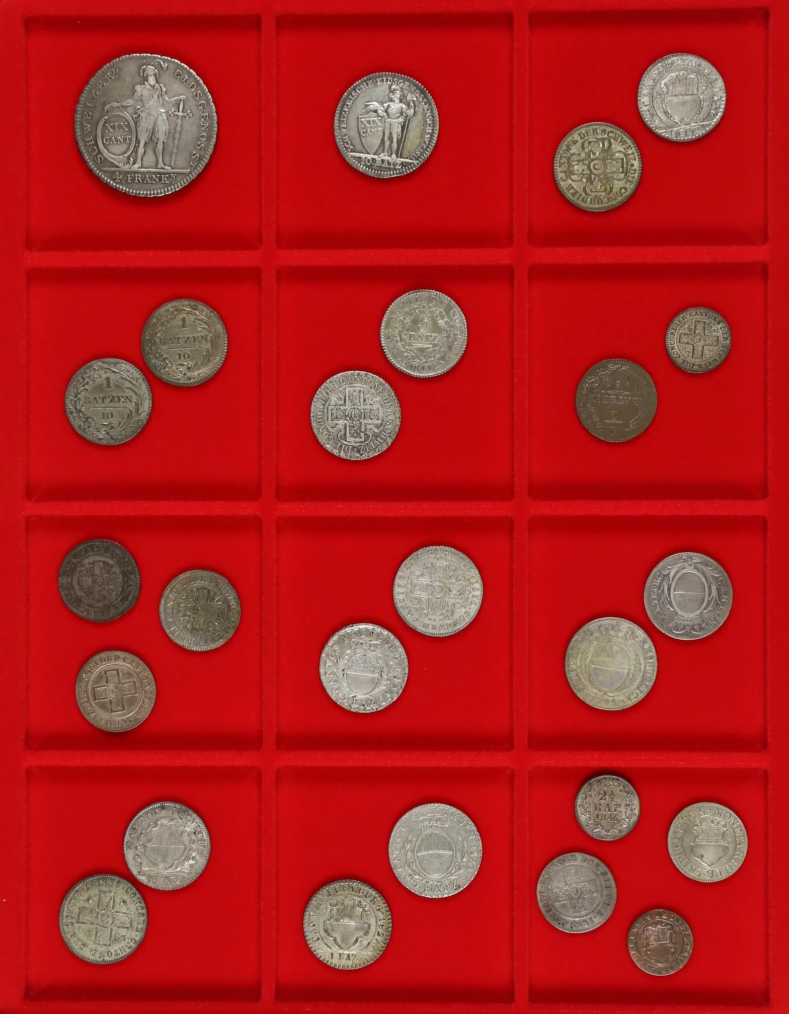 SCHWEIZ, FREIBURG, Sammlung von 25 Münzen. Enthalten sind u.a. 4 Franken (Neutaler) 1813, 10 Batzen 1811, sowie diverse andere Nominale. Erhaltungen - image 2