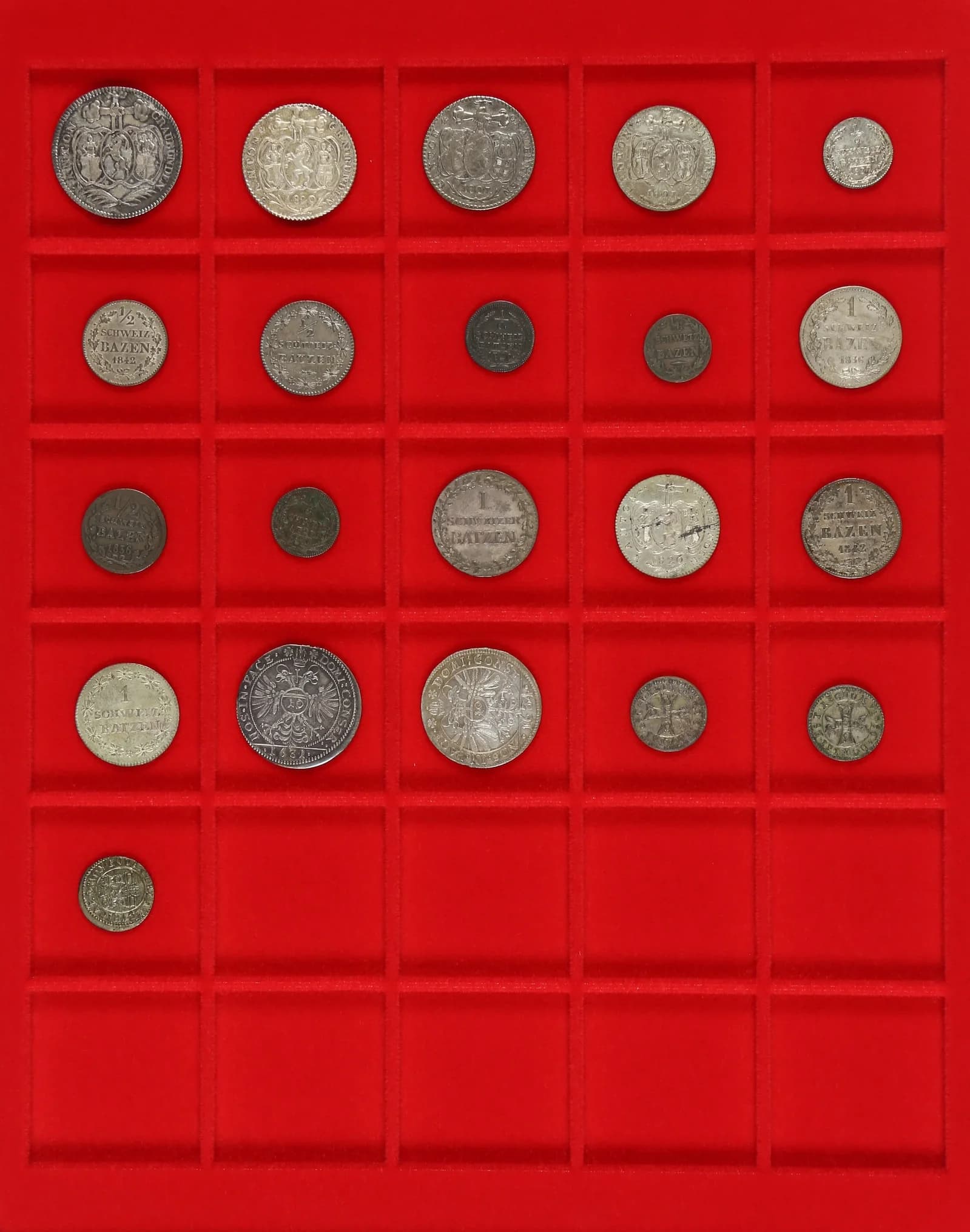 SCHWEIZ, GRAUBÜNDEN / CHUR, Sammlung von 21 Münzen. Enthalten sind u.a. Graubünden: 10 Batzen 1825 und 5 Batzen 1820. Chur: 10 Kreuzer 1631 und - image 2