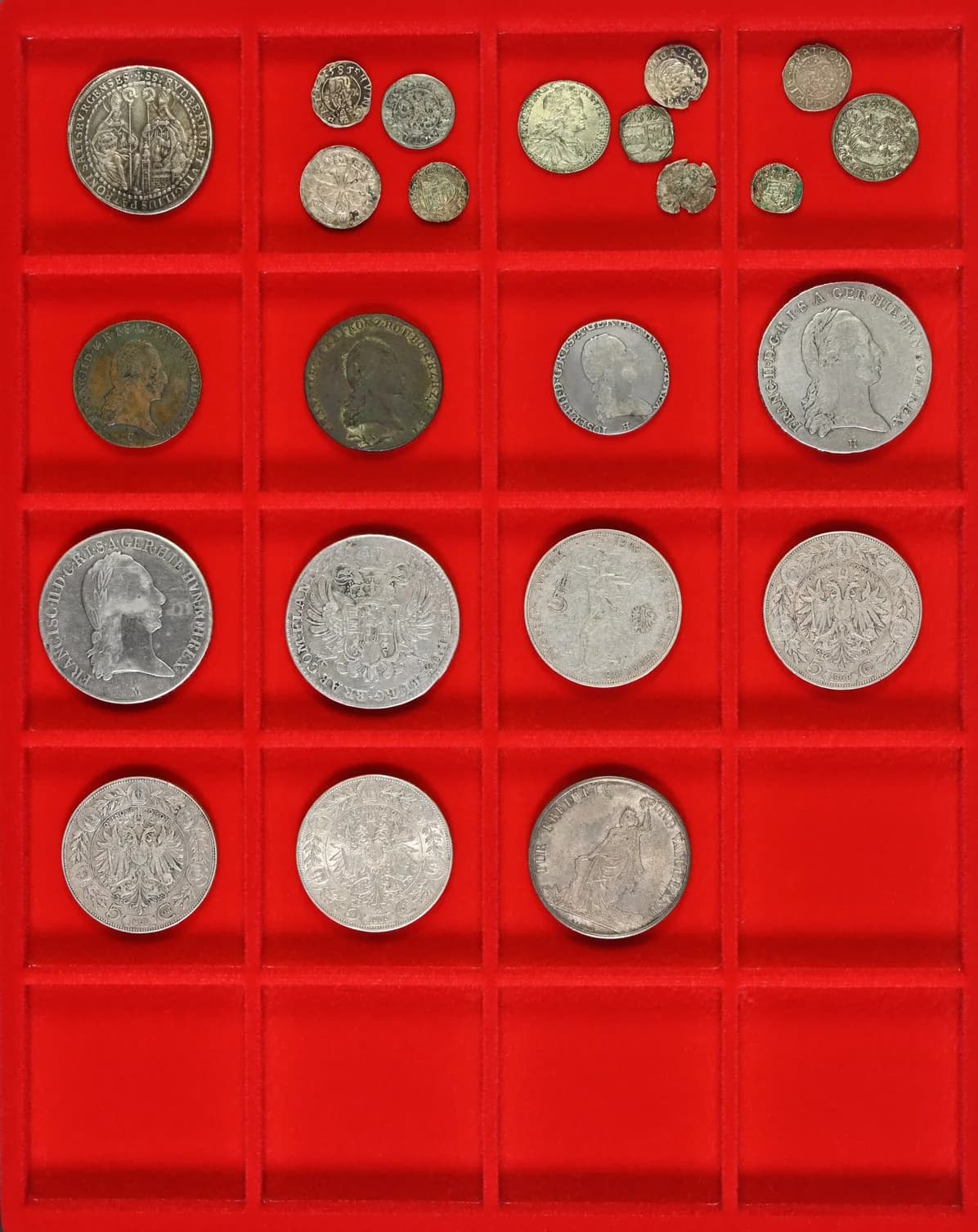 ÖSTERREICH, Sammlung von 231 Münzen. Dabei alte Prägungen Salzburgs, Ungarns, zahlreiche Silbermünzen um 1900 und viele 25, 50 und 100 Schilling - image 2