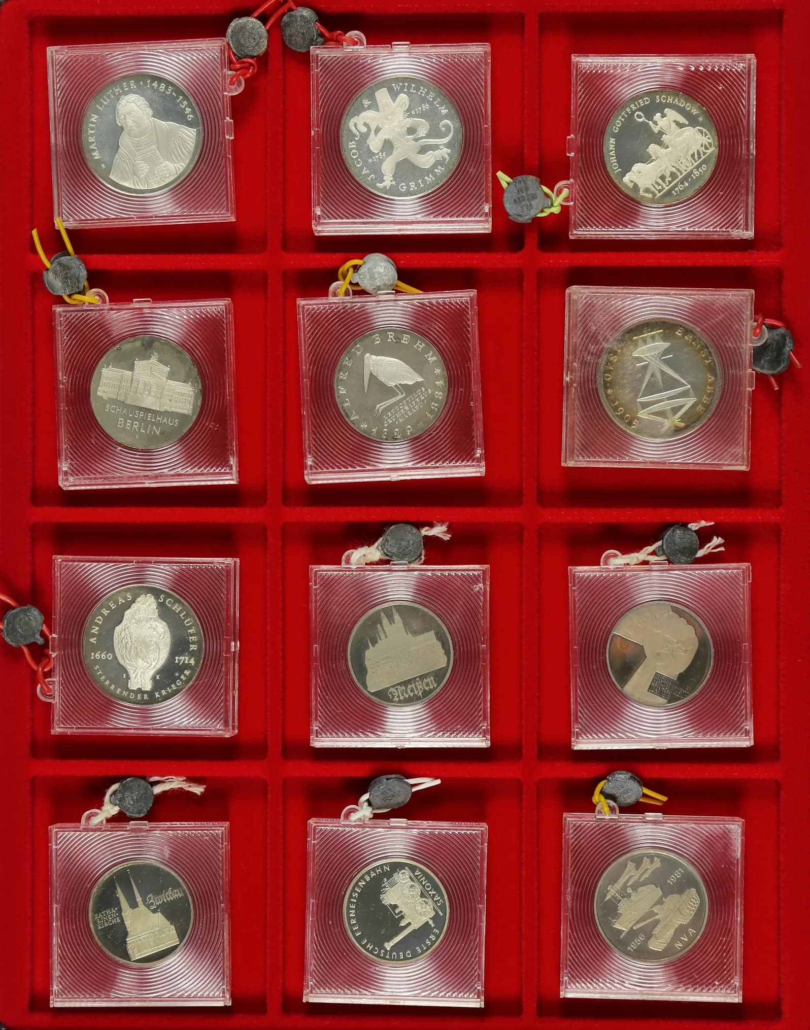DDR, Sammlung von 59 Gedenkmünzen zu 5, 10 und 20 Mark. Dabei u.a. 20 Mark 1983 Martin Luther (PP, verplombt), 20 Mark 1986 Gebrüder Grimm (PP, - image 2