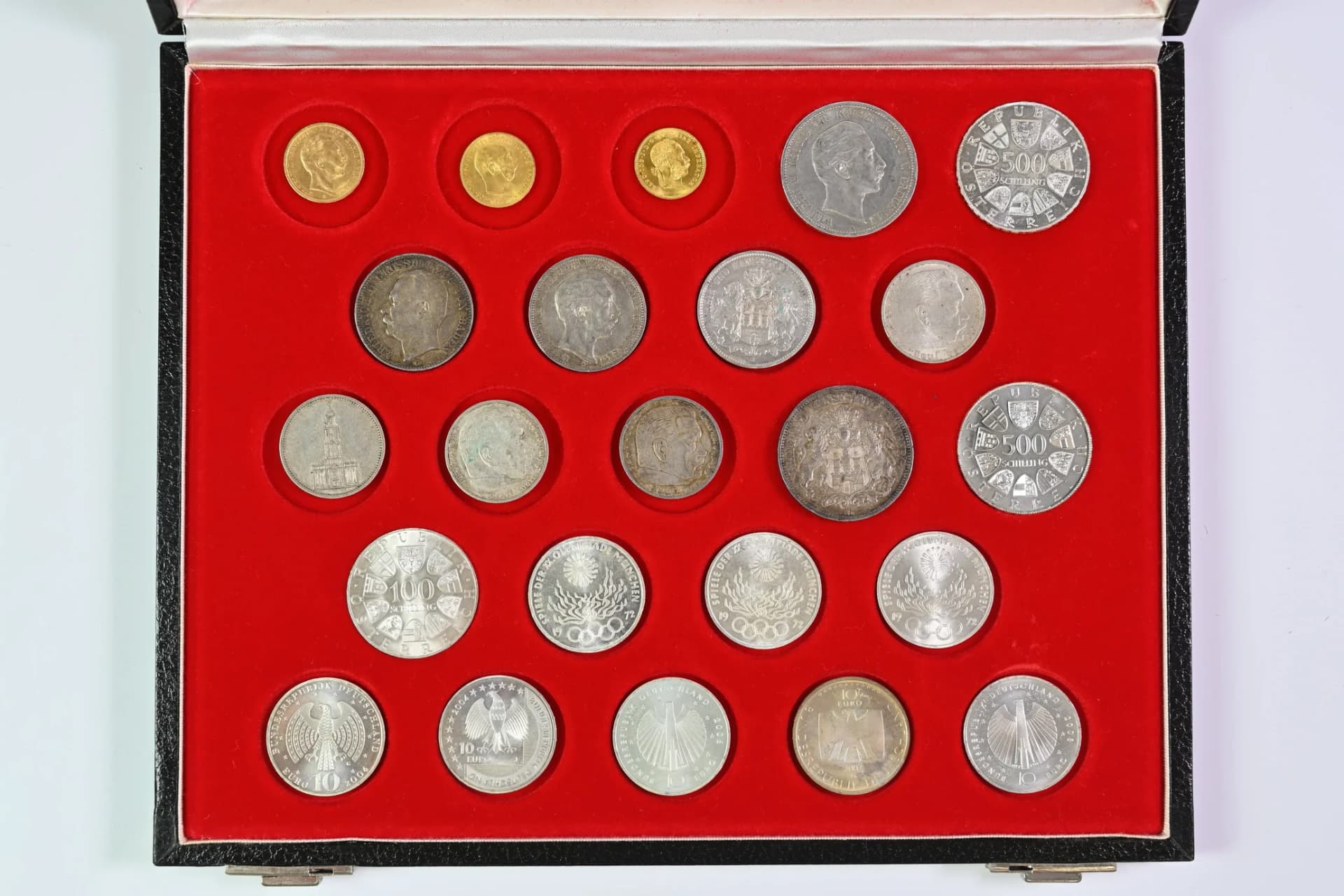 DEUTSCHLAND / ÖSTERREICH, Sammlernachlass von etwa 250 Münzen. Enthalten sind u.a. Preussen 20 Mark 1910, Österreich 1 Dukat und 20 Kronen 1915; - image 2