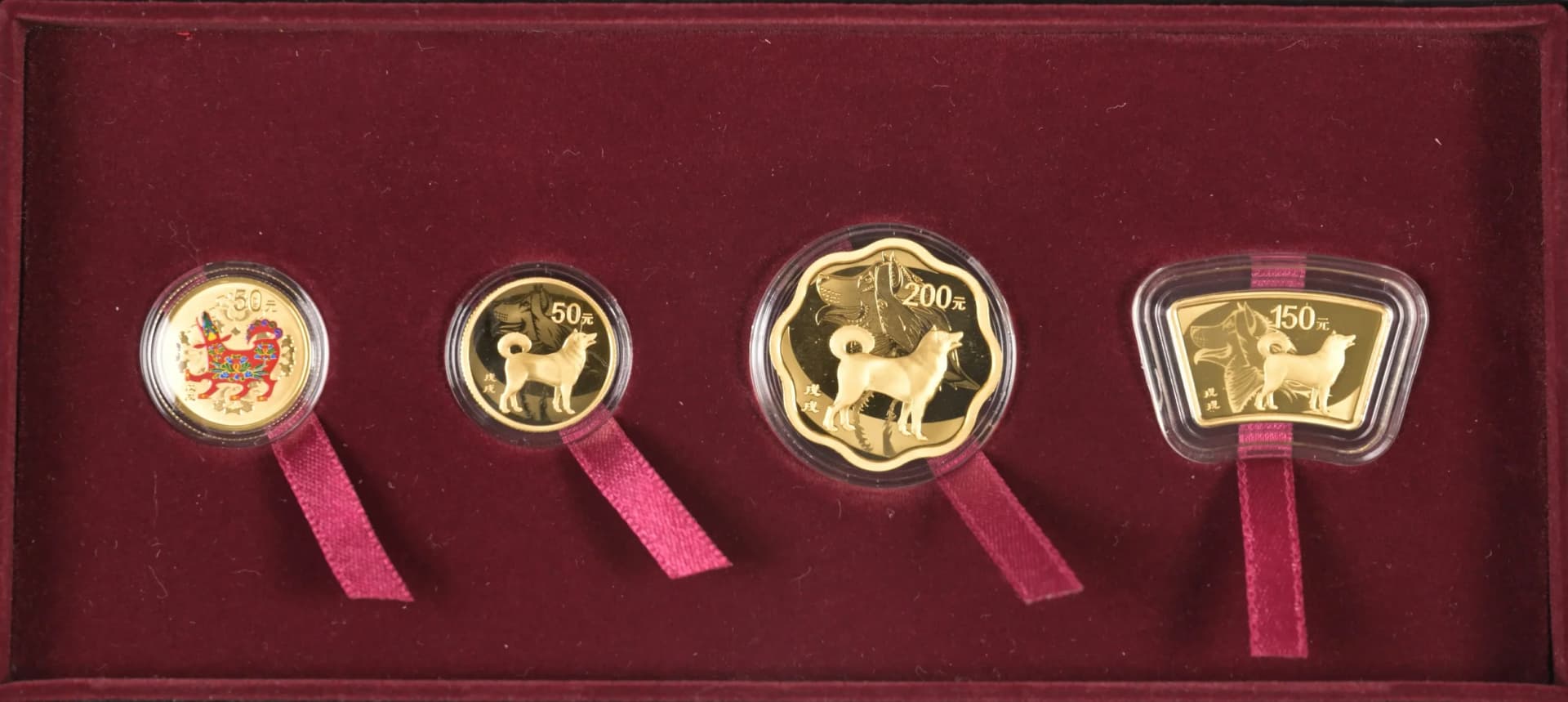 Set zu 200, 150 und 2x 50 Yuan Gold 2018. Lunar Jahr des Hundes. Mit Zertifikaten in Ausgabeschatulle, Polierte Platte. Auflage nur 60 Stück. - image 2