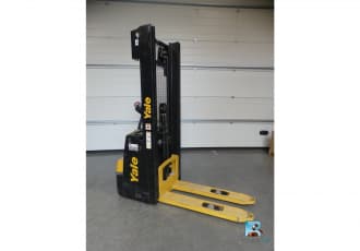 Electric stacker