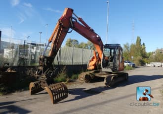 Tracked excavator