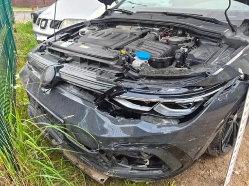 VW Golf Estate 2020 - Damaged