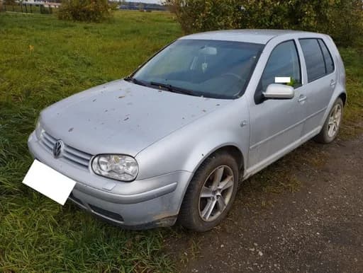 VW Golf 2003 - Damaged