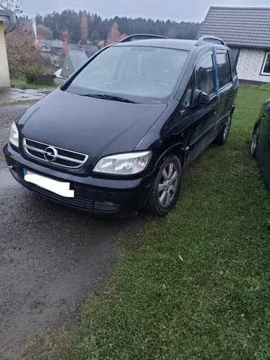 Opel Zafira 2005 Damaged After Accident